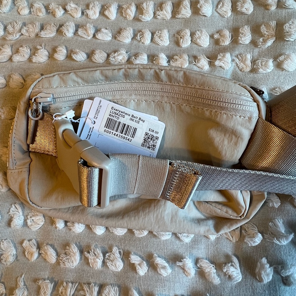 Lululemon Belt Bag in White Opal - Picture 11 of 14